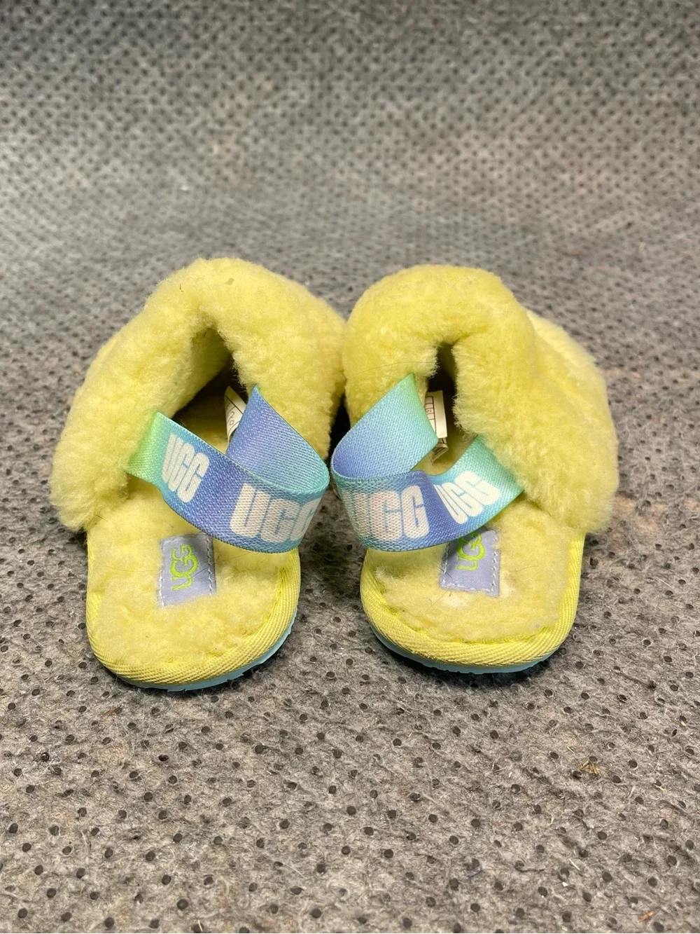 Ugg Fluff Yeah Yellow Slipper Sandals Size 10 Girls